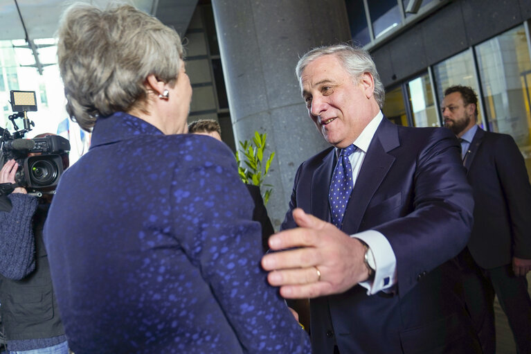 Fotografija 20: EP President Antonio TAJANI and EP Brexit coordinator Guy VERHOFSTADT (ALDE,BE), receive British Prime Minister Theresa MAY to discuss on the latest developments in the negotiations on the British departure from the European Union