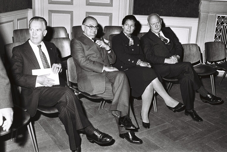 Φωτογραφία 13: Simone VEIL EP President visit an exhibition