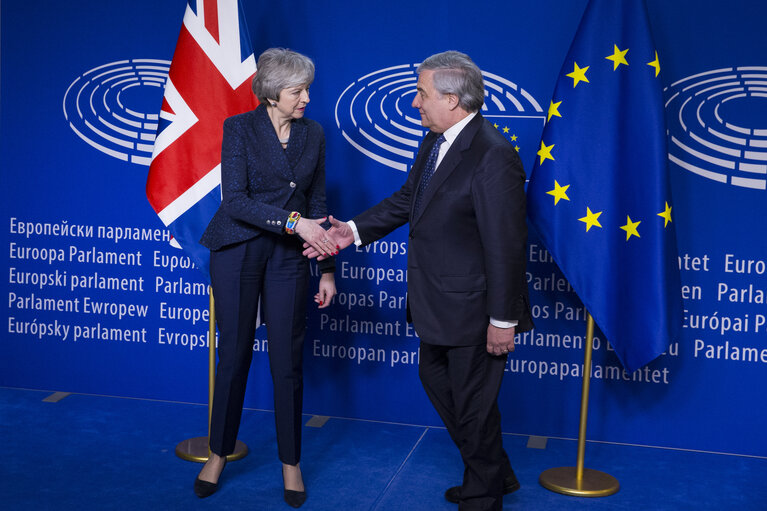 Nuotrauka 2: Antonio TAJANI, EP President meets with Theresa MAY, Prime Minister of United Kingdom on the negotiations on the British departure from the European Union - Official welcome