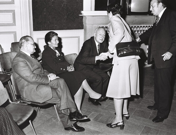 Φωτογραφία 12: Simone VEIL EP President visit an exhibition