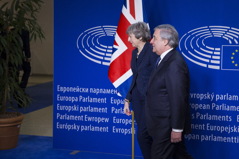 Nuotrauka 4: Antonio TAJANI, EP President meets with Theresa MAY, Prime Minister of United Kingdom on the negotiations on the British departure from the European Union - Official welcome