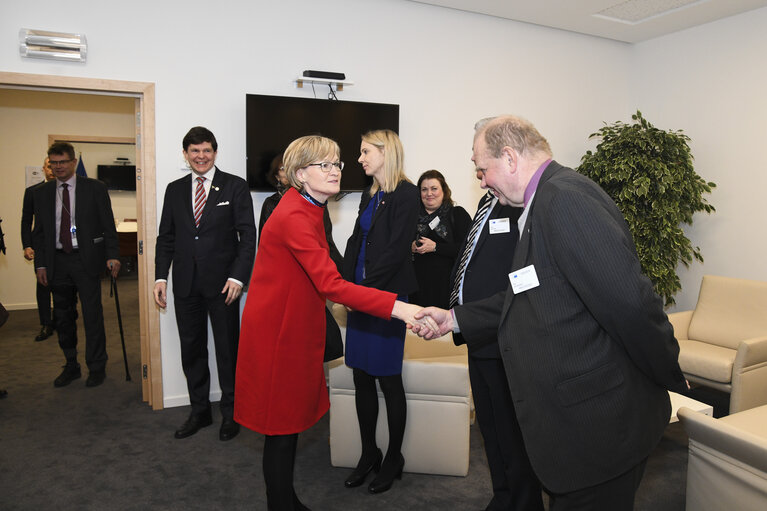 Fotogrāfija 4: EP Vice-President Mairead McGUINNESS meets with the Speaker of the Swedish Parliament, Andreas NORLEN, and a delegation from the Swedish Parliament