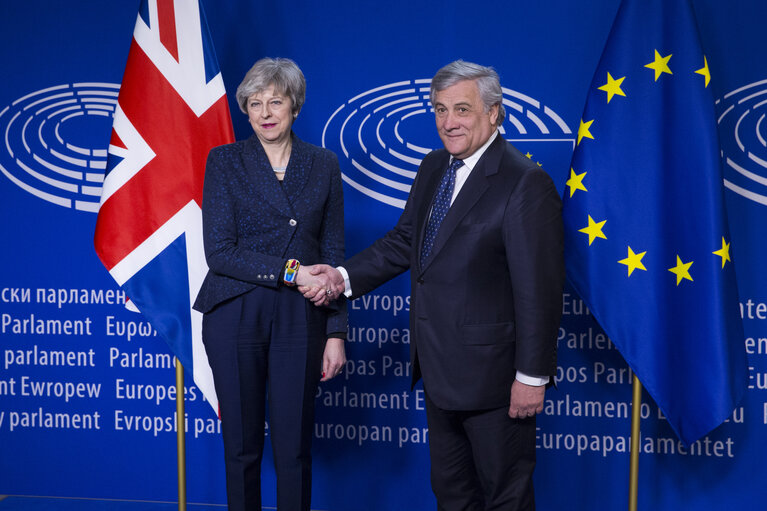 Nuotrauka 5: Antonio TAJANI, EP President meets with Theresa MAY, Prime Minister of United Kingdom on the negotiations on the British departure from the European Union - Official welcome