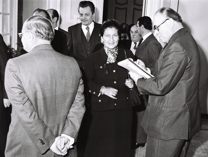 Φωτογραφία 11: Simone VEIL EP President visit an exhibition