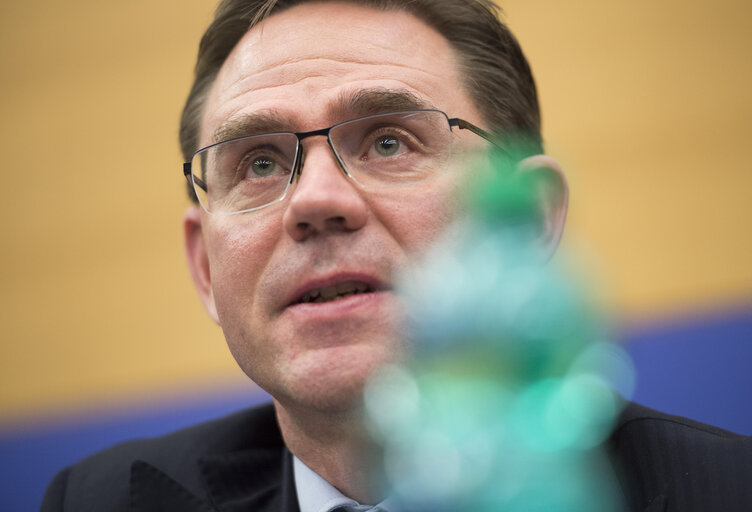 Photo 4: Read-out of the European Commission College meeting by Vice-President Jyrki KATAINEN