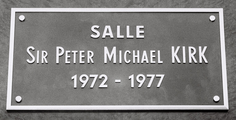 Billede 1: Inauguration of meeting room Sir Peter Michael KIRK in Luxembourg