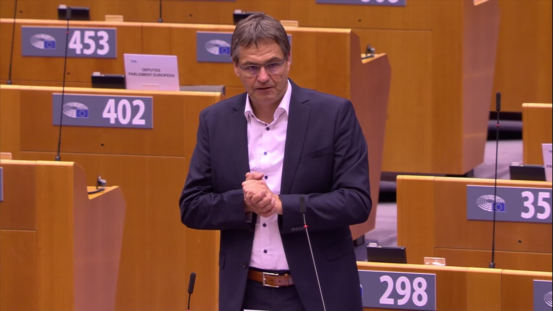 Covid-19: EU coordination of health assessments and risk classification and the consequences on Schengen and the single market: MEPs debate