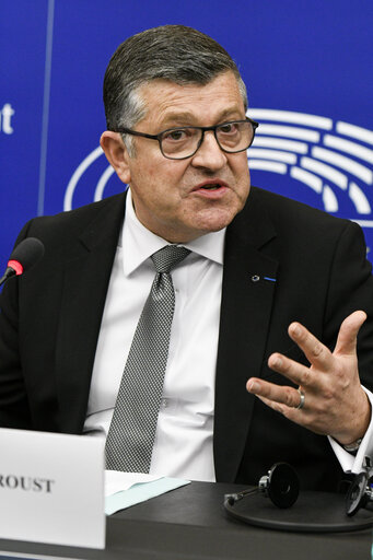 Fotografi 8: EP Press conference on ' The upcoming debate and final vote on foreign direct investment screening '