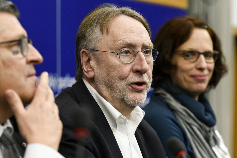 Fotografi 5: EP Press conference on ' The upcoming debate and final vote on foreign direct investment screening '