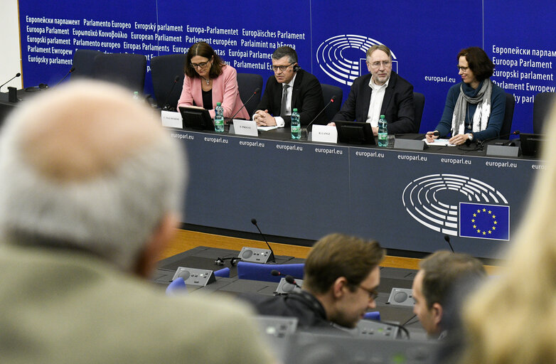 Fotografi 4: EP Press conference on ' The upcoming debate and final vote on foreign direct investment screening '