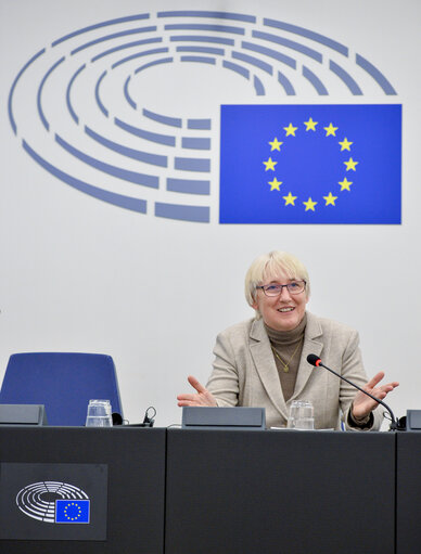 Photo 5: Olga SEHNALOVA in the EP in Strasbourg