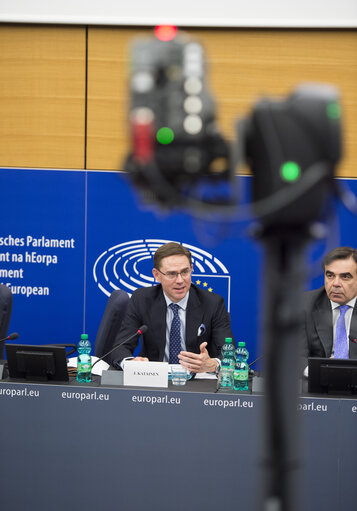 Photo 7: Read-out of the European Commission College meeting by Vice-President Jyrki KATAINEN