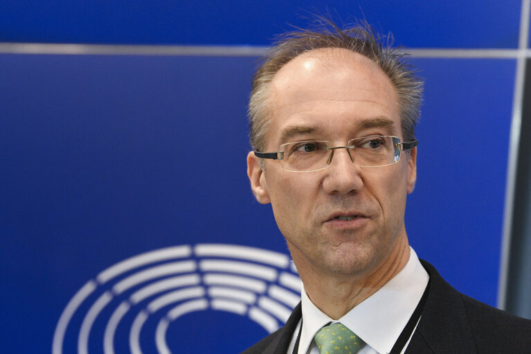 European elections: 100 days to go. 100 days before voters elect their MEPs who will choose the next Commission President, journalists are invited to two key briefings on