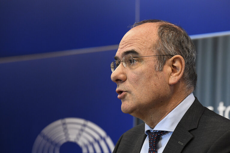 European elections: 100 days to go. 100 days before voters elect their MEPs who will choose the next Commission President, journalists are invited to two key briefings on