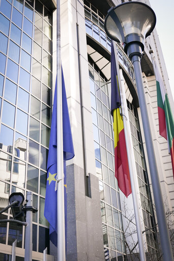 European flag at half-mast in solidarity with the Polish Government and people,  to follow the national mourning declared in Poland after the passing away of Mr. Jan Olszewski, who served as Prime Minister from 1990 to 1991