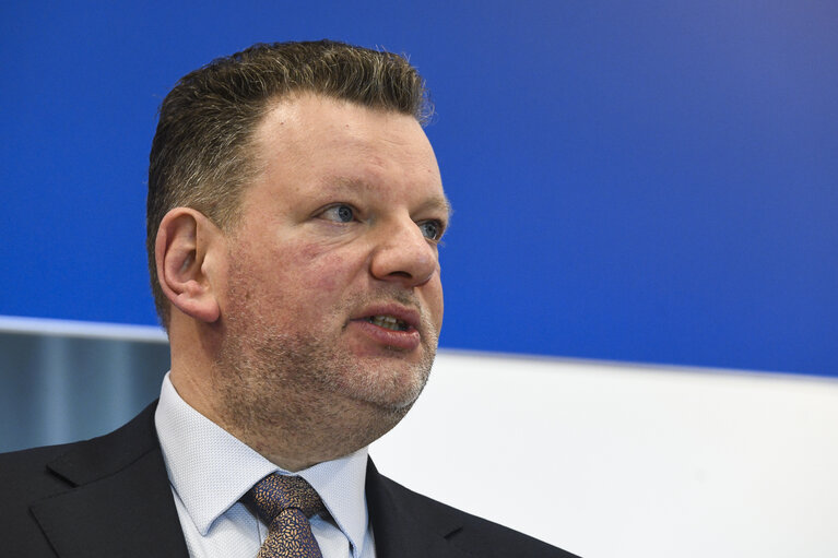 European elections: 100 days to go. 100 days before voters elect their MEPs who will choose the next Commission President, journalists are invited to two key briefings on