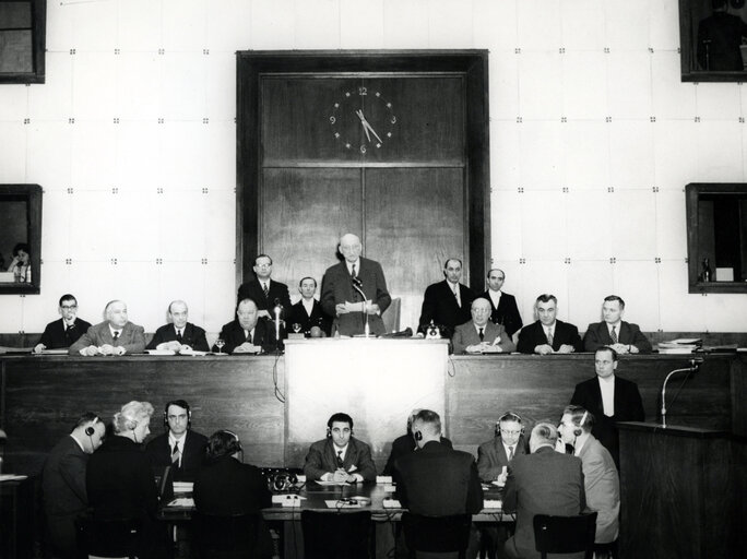 Fotografi 10: Robert SCHUMAN during the Constitutive session of the new European Parliamentary Assembly