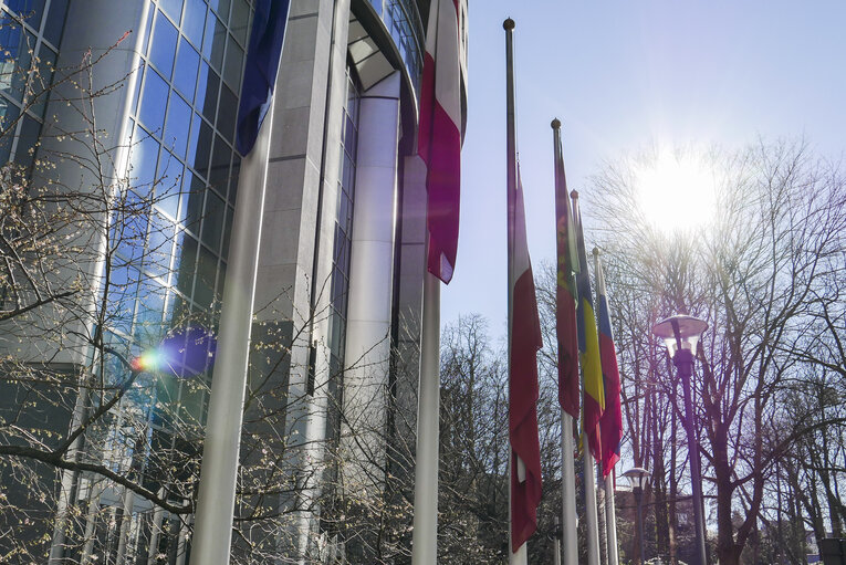 Zdjęcie 5: Polish flag at half-mast in solidarity with the Polish Government and people,  to follow the national mourning declared in Poland after the passing away of Mr. Jan Olszewski, who served as Prime Minister from 1990 to 1991