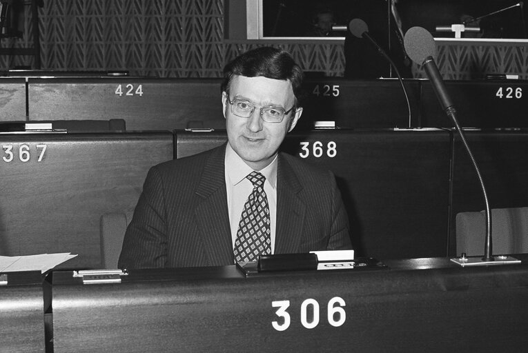 Fotografija 6: Portrait of MEP Peter PRICE during the plenary session at the European Parliament in Strasbourg.