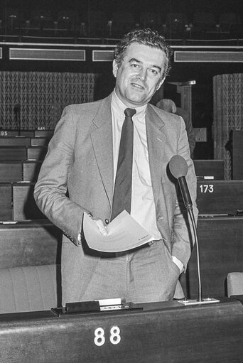 Foto 8: Portrait of MEP Richard BALFE during the plenary session at the European Parliament in Strasbourg.