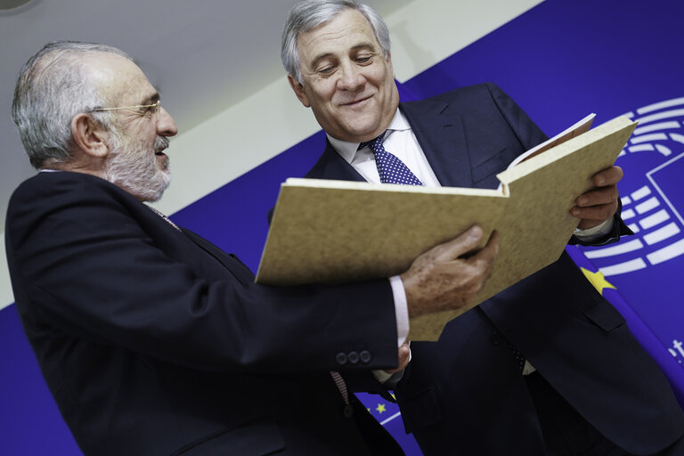 Foto 7: Antonio TAJANI,  EP President meets with Augustin DIAZ DE MERA GARCIA CONSUEGRA.