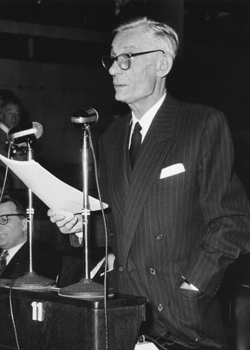 Fotografi 16: Paul FINET during the Constitutive session of the new European Parliamentary Assembly on the 19th of March 1958