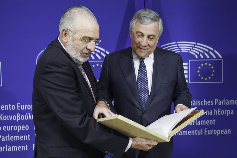 Foto 5: Antonio TAJANI,  EP President meets with Augustin DIAZ DE MERA GARCIA CONSUEGRA.