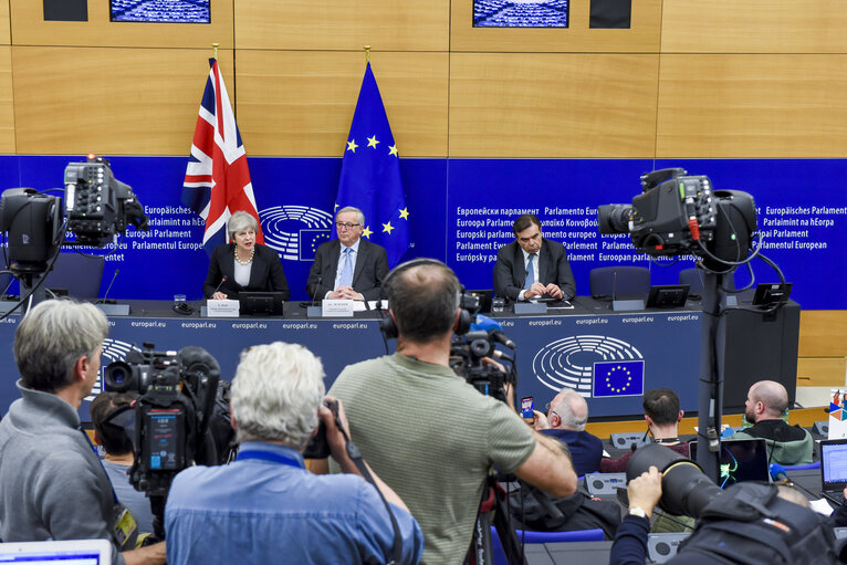 Fotografie 18: Statement of British Prime Minister Theresa MAY on Brexit negotiations