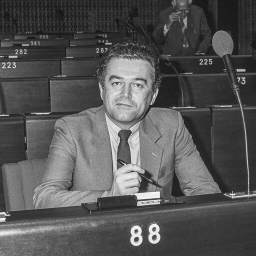 Foto 10: Portrait of MEP Richard BALFE during the plenary session at the European Parliament in Strasbourg.