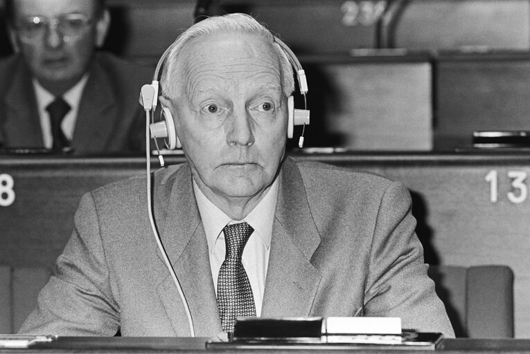 Fotografija 4: Portrait of MEP Mark CLINTON during the plenary session in Strasbourg