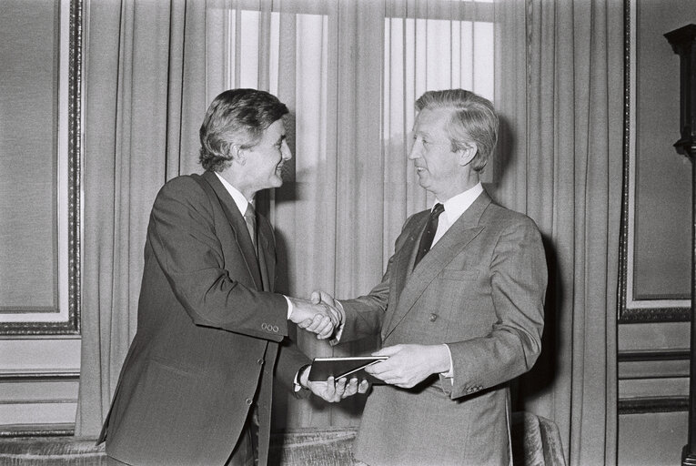 Fotografija 2: Pieter DANKERT - EP President meets with the President of the Belgian Chamber of Representatives in Brussels