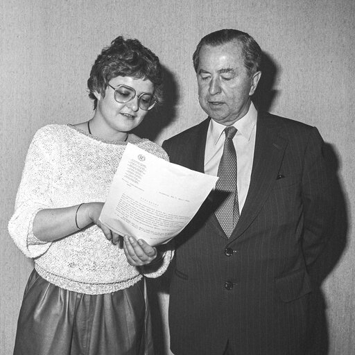 Foto 2: Portrait of MEPs Jeanette OPPENHEIM and Poul MOLLER at the EP in Strasbourg.