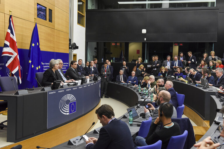 Fotografija 4: Press conference by Jean-Claude JUNCKER, EC President and by Theresa MAY, British Prime Minister following their meeting in Strasbourg