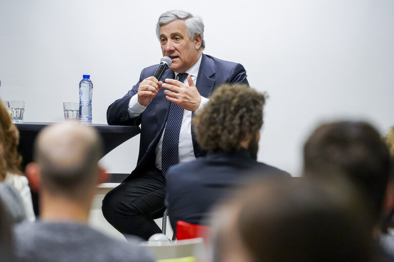 Photo 14: Antonio TAJANI, EP President meets with alumni from Italian universities