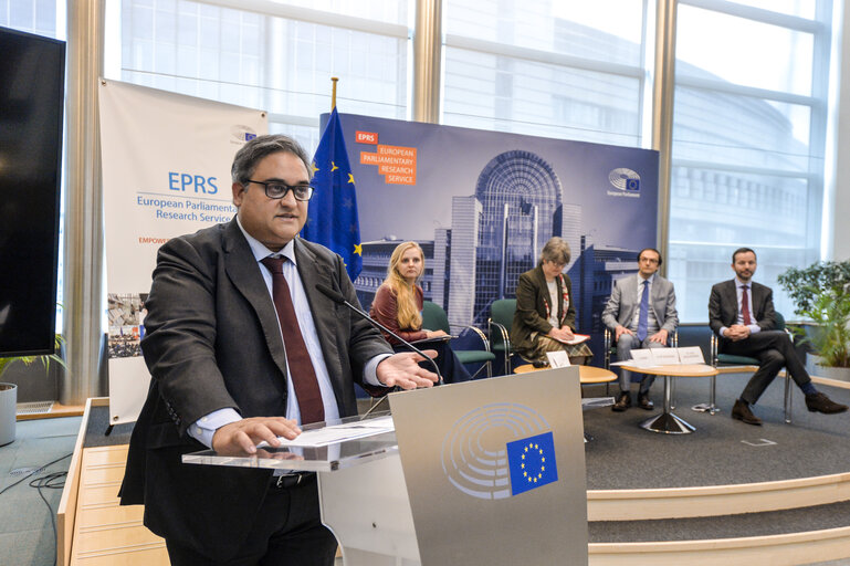 Foto 1: EPRS round table discussion - Roadmap for the future of Europe: Migration and borders.