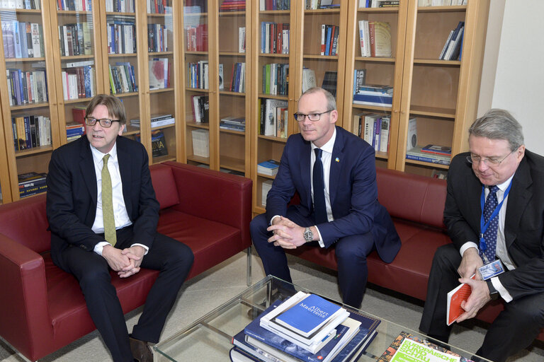 Zdjęcie 3: Guy VERHOFSTADT, EP Brexit coordinator meets with Simon COVENEY, Irish Minister for Foreign Affairs and Trade