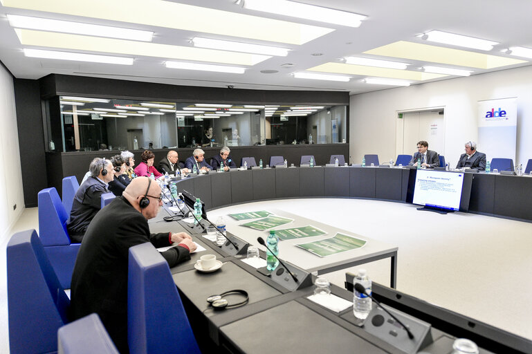 Fotografie 3: ALDE round table discussion - European Identity & National Identity