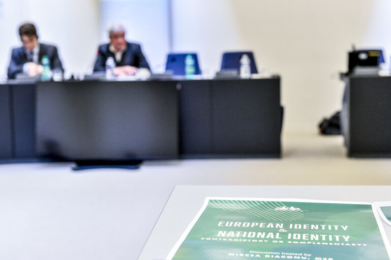 Fotó 9: ALDE round table discussion - European Identity & National Identity