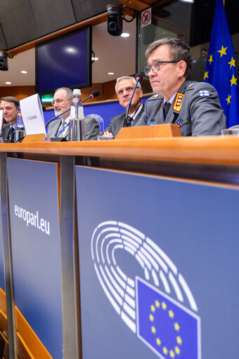 Φωτογραφία 3: SEDE committee meeting. Exchange of views with Lieutenant General Esa PUKKINEN, Director General of the EU Military Staff