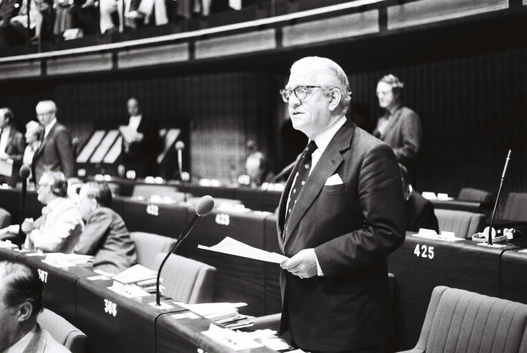 The MEP Madron Richard SELIGMAN during a session in Strasbourg on May 1980.