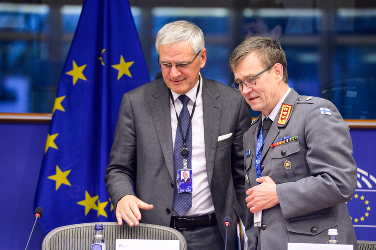 Φωτογραφία 25: SEDE committee meeting. Exchange of views with Lieutenant General Esa PUKKINEN, Director General of the EU Military Staff