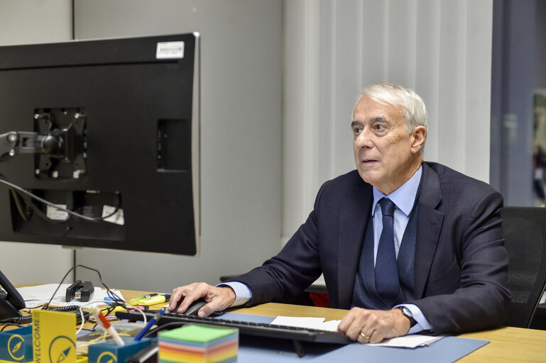 Foto 1: Giuliano PISAPIA in the EP in Brussels