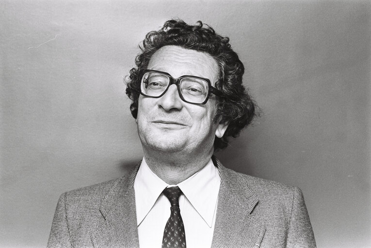 Portrait of the MEP Gerard ISRAEL in May 1980.