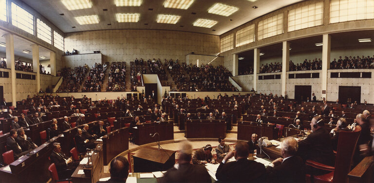 Valokuva 3: Members of the Parliament attend a plenary session in the hemicycle of the European Parliament in Strasbourg, France, in 1967