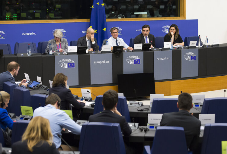 Fotografija 8: LIBE Committee - Structured dialogue with Margaritis SCHINAS, Vice-President for Promoting our European Way of Life, European Commission