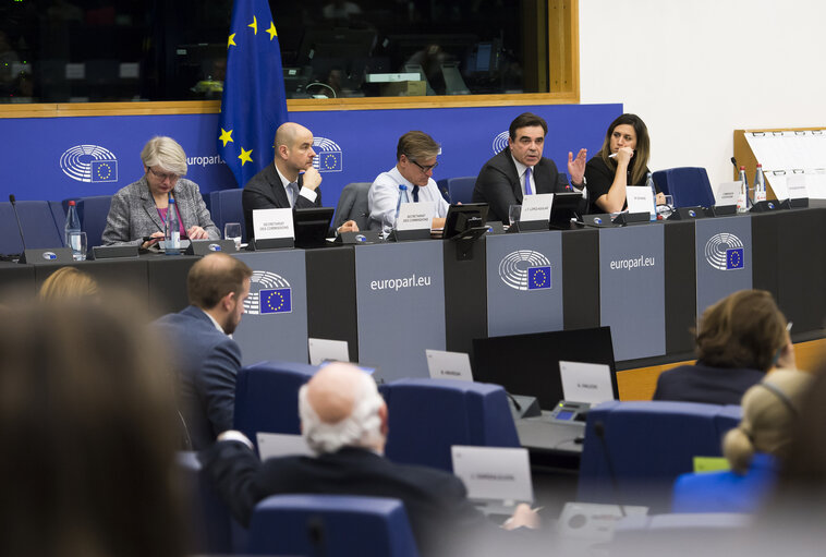 Fotografija 6: LIBE Committee - Structured dialogue with Margaritis SCHINAS, Vice-President for Promoting our European Way of Life, European Commission