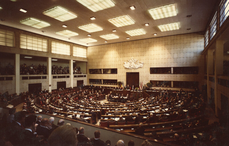 Photo 2 : Members of the Parliament attend a plenary session in the hemicycle of the European Parliament in Strasbourg, France, in 1967