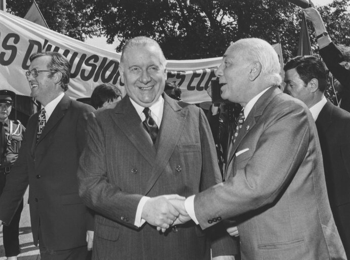 Visit of the the mayor of Neuilly-sur-Seine during the session in july 1972