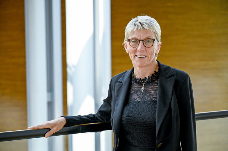 Φωτογραφία 8: Caroline ROOSE in the EP in Strasbourg