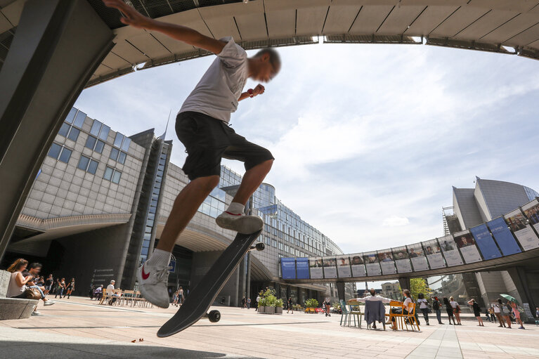 Foto 3: Stockshot of the EP in Brussels - Heatwave - Skater